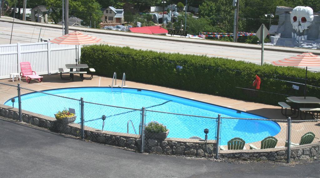 Lake Lighthouse Inn オーセージ・ビーチ エクステリア 写真